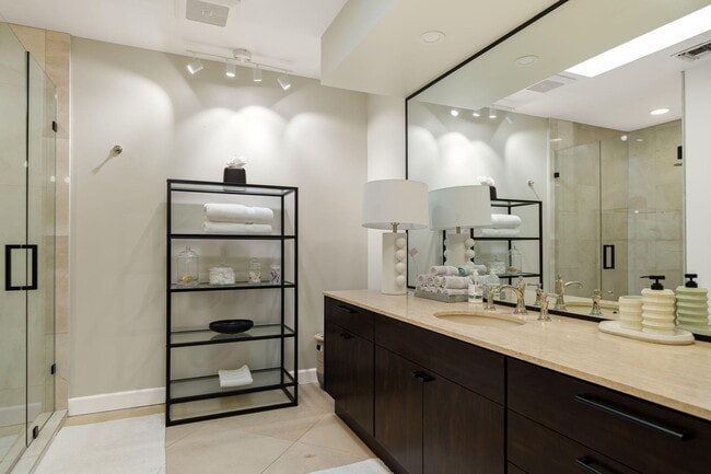 Building Photo - 6 Exeter Ct