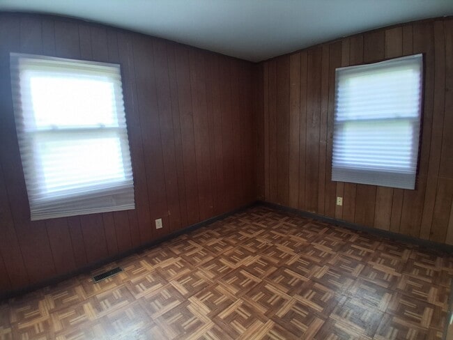 Building Photo - 1009 Glenwood-