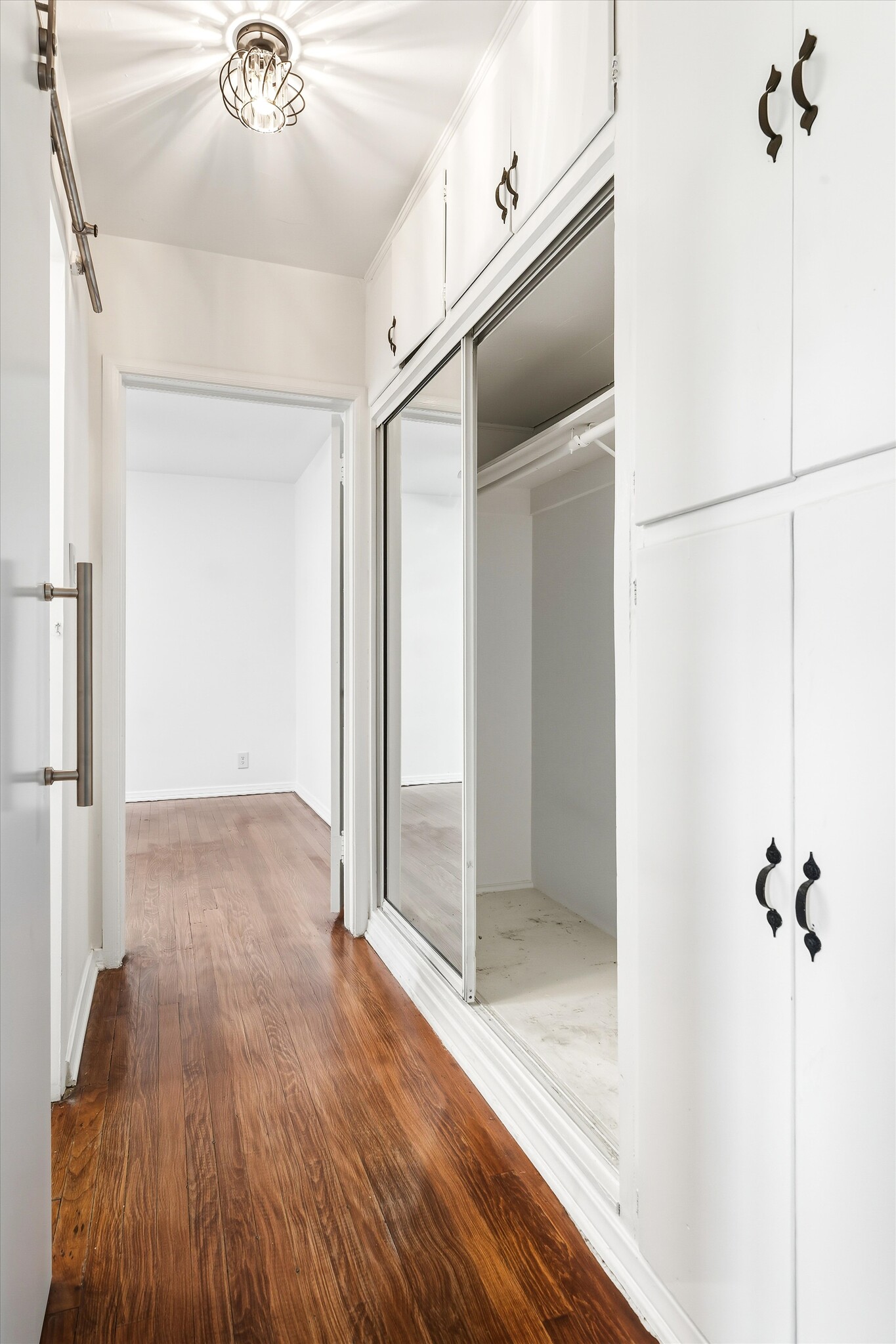 Building Photo - 1319 S Mansfield Ave