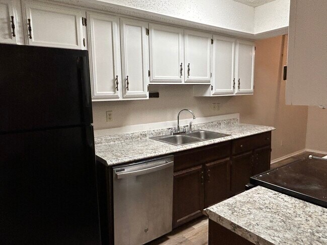 Kitchen - 101 Wilbourn Blvd