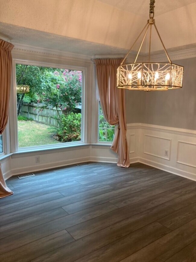 Building Photo - 117 Runaway Ln