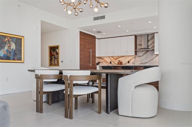 Building Photo - 301 1st St S