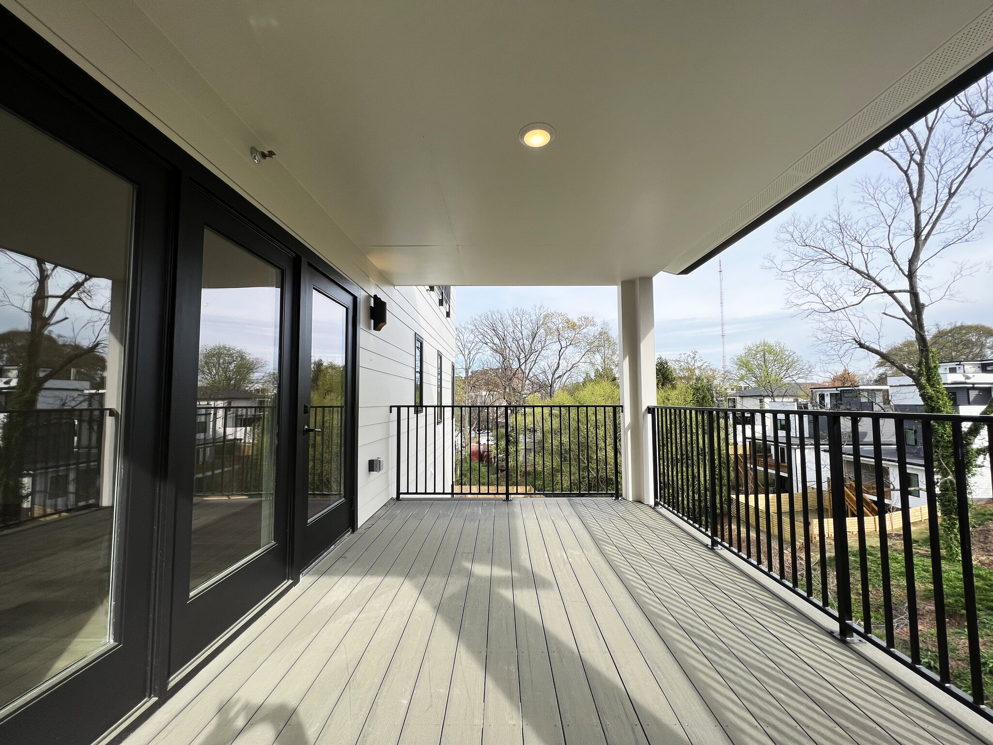Huge Deck overlooking the Valley - 547 Winton Ter NE