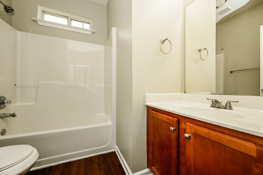 Building Photo - 292 Monarch Village Way