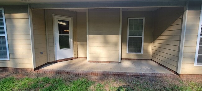 Building Photo - 4 Bedroom/ 2 Bath Home close to Fort Benning