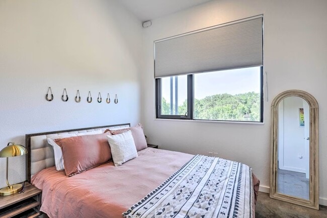 Building Photo - 2525 S Lamar Blvd