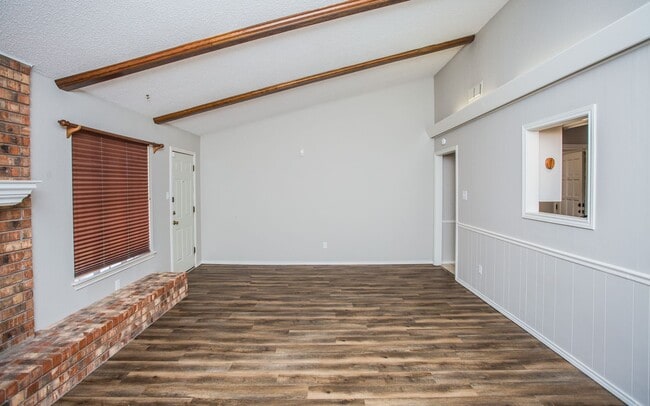 Building Photo - Available June 15th: Spacious 3 Bed, 2 Bath Ready for You!