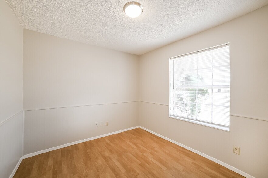 Building Photo - 315 W Ross Ave