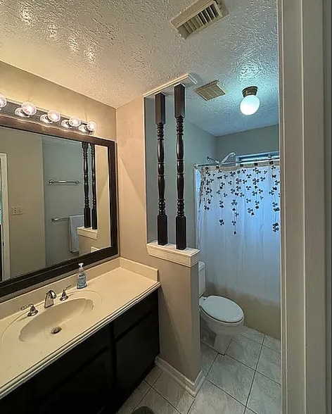 BATHROOM 3 - 1219 Lynn Ln