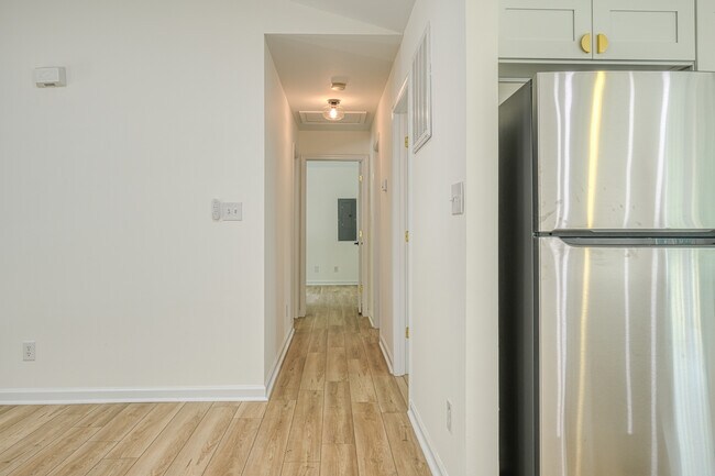 Building Photo - 2416 Horseshoe Bend Dr