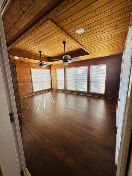 Building Photo - 115 Fairview Dr