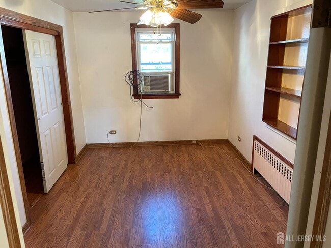 Building Photo - 215 Karsey St