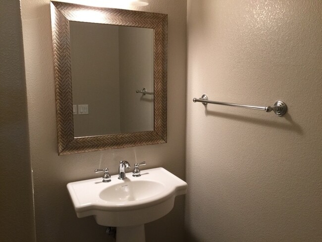 Building Photo - Somersett Reno Home - Walking Trails and t...
