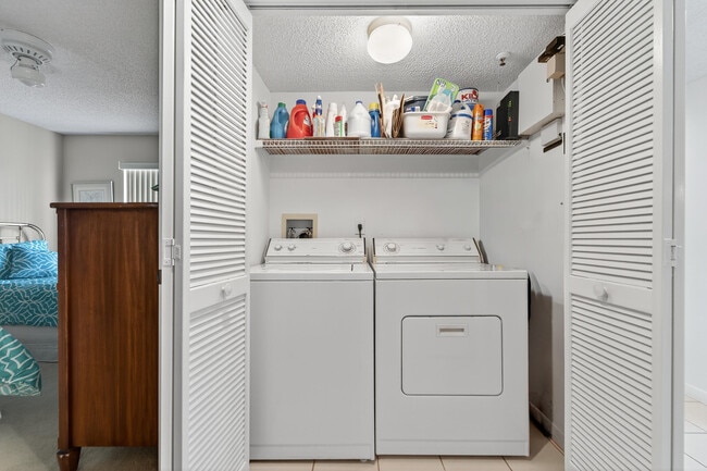 Building Photo - 14095 Royal Vista Dr