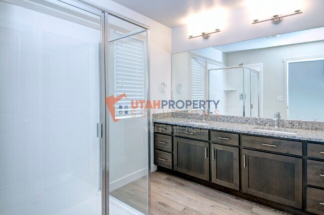 Building Photo - 425 S 960 W