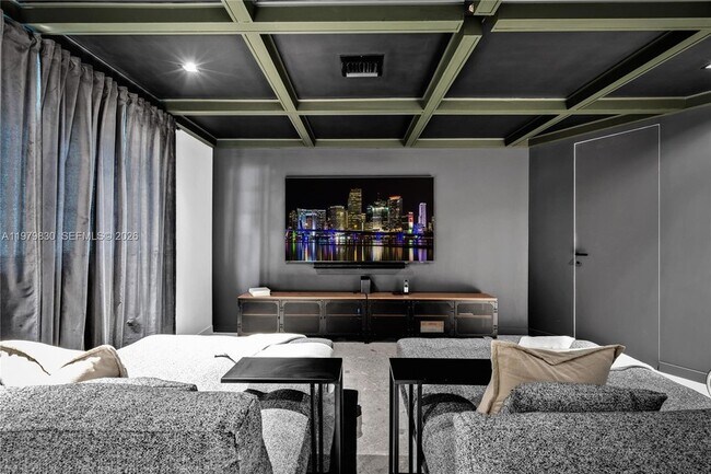 Building Photo - 2500 Bayview Dr