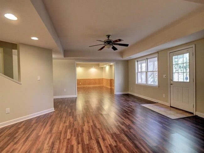 Building Photo - 515 Mellbrook Ln