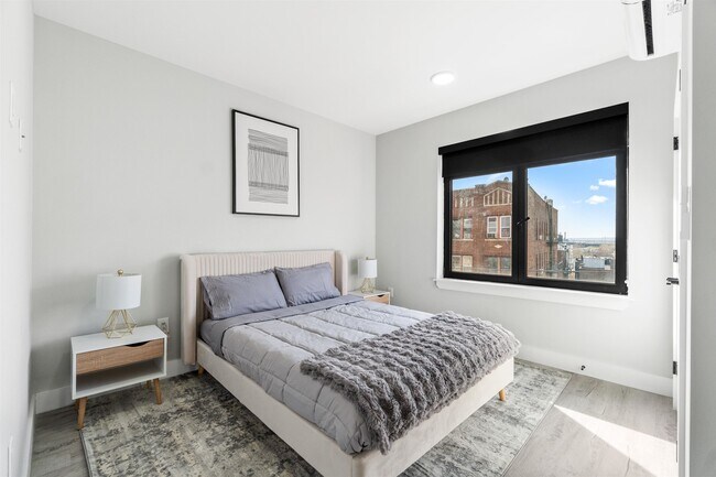 Building Photo - 80 Romaine Ave