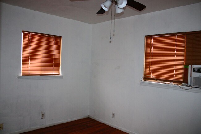 Building Photo - Located in Canyon 2/1 Owner pays water 1/2 OFF 1ST MONTHS RENT!!
