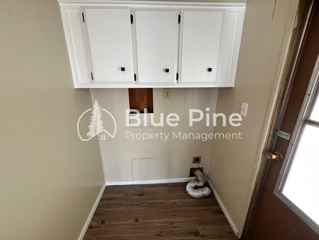 Building Photo - 925 Wilson Ave