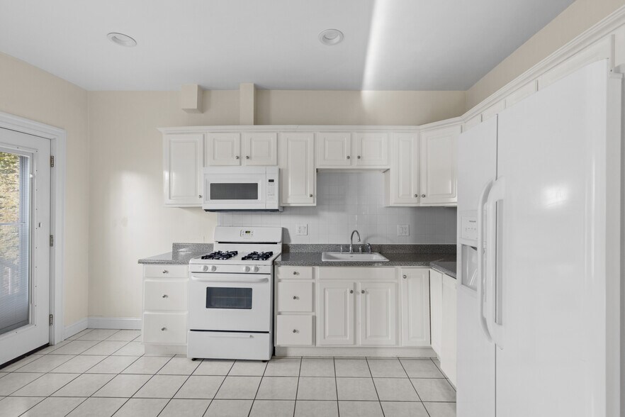 Building Photo - 59 Hobson St