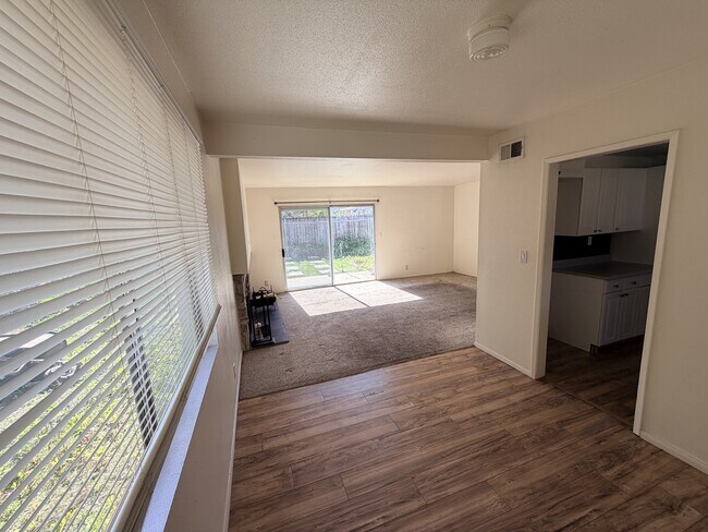 Building Photo - 1624 Mimosa Pl