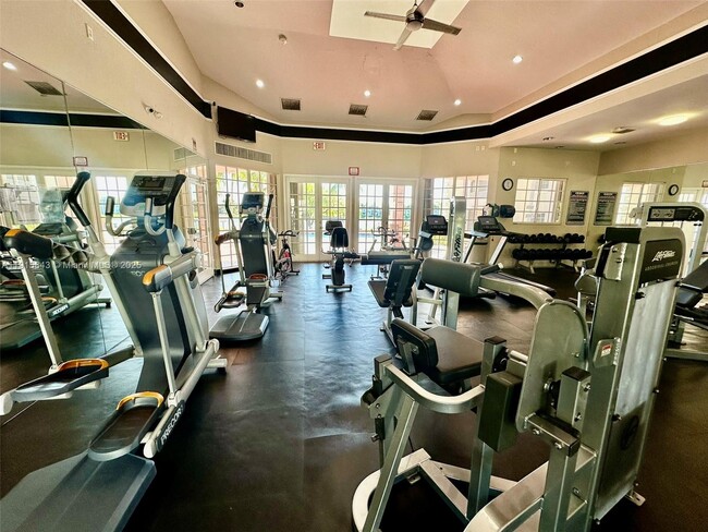 Building Photo - 2890 N Oakland Forest Dr