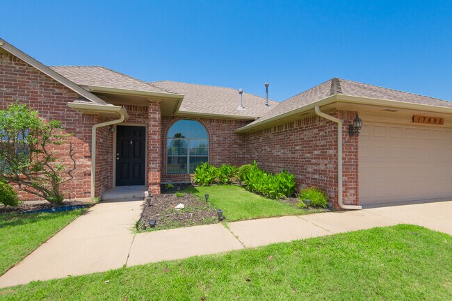 Building Photo - 17405 Bronze Ln