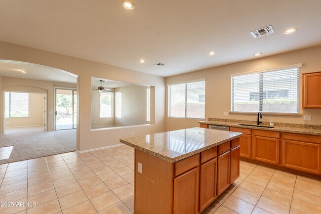 Building Photo - 1738 W Glenhaven Dr