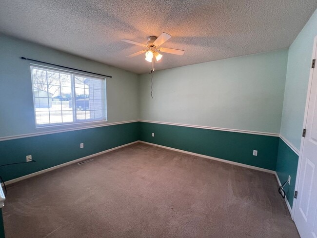Building Photo - Beautiful 2-bedroom, 2-bathroom Townhome!