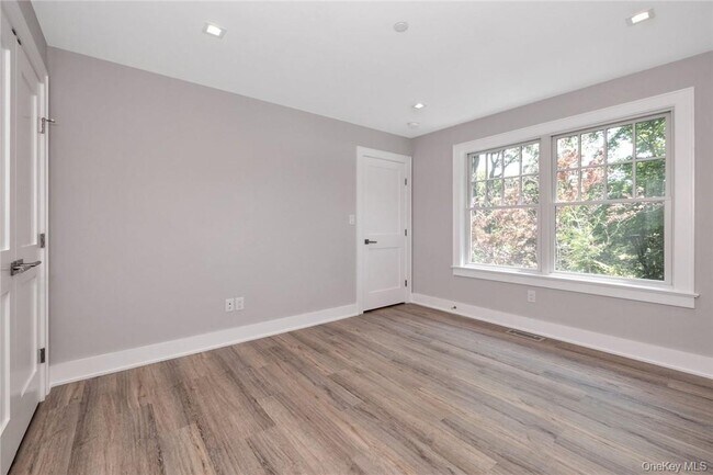 Building Photo - 470 Main St