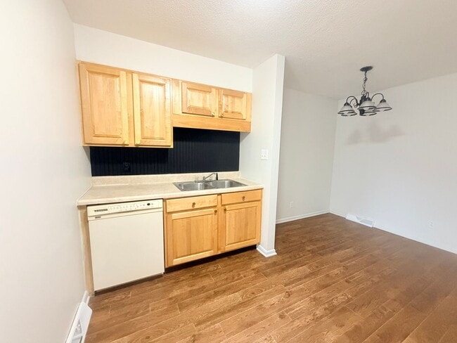 Building Photo - Charming Updated Duplex in Farragut