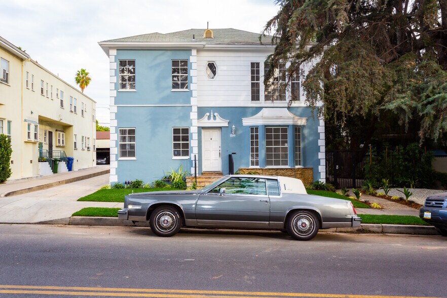 Primary Photo - 1344-1350 N Alta Vista Blvd