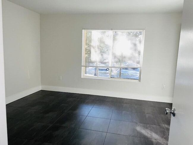 Building Photo - 2405 NW 33rd St