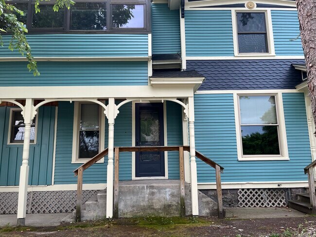 Building Photo - 803 S Union St