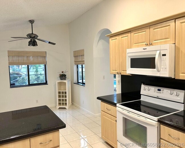 Building Photo - 10215 Camelback Ln