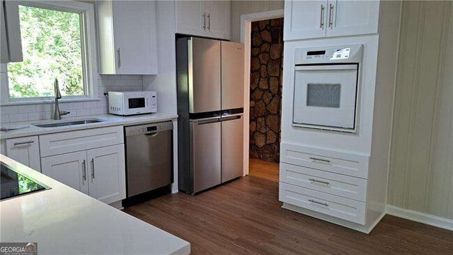 Building Photo - 1176 Converse Dr NE