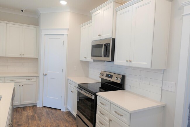 Building Photo - 160 Xander Dr