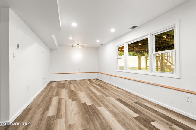 Building Photo - 1802 Holbrook St