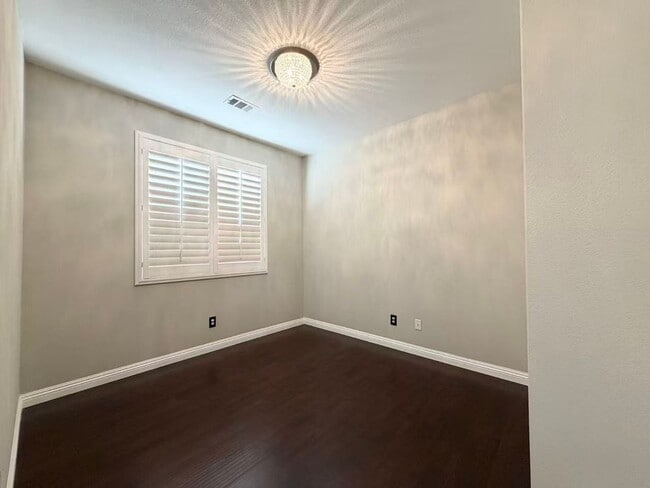 Building Photo - Wonderful corner lot home features 4 bedrooms and 3 full bathrooms