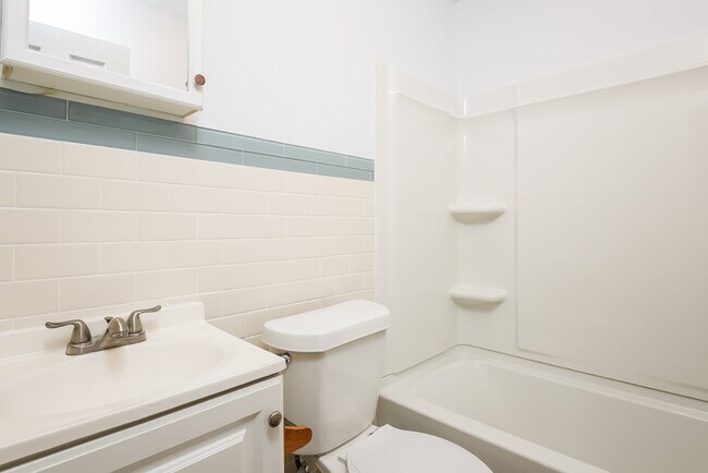 Building Photo - Charming 3-Bedroom Home in North Charleston