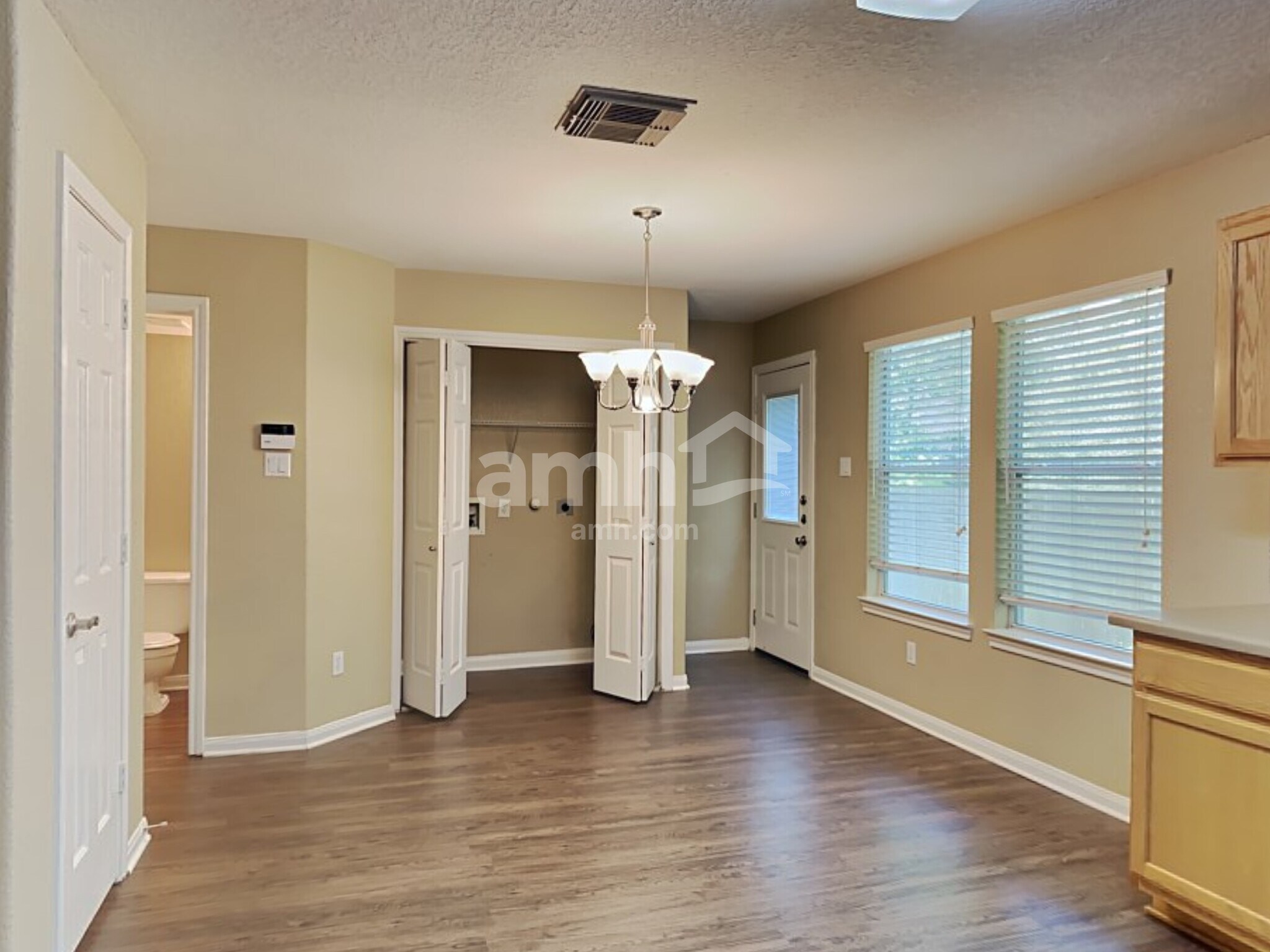 Building Photo - 3413 Stratford Dr