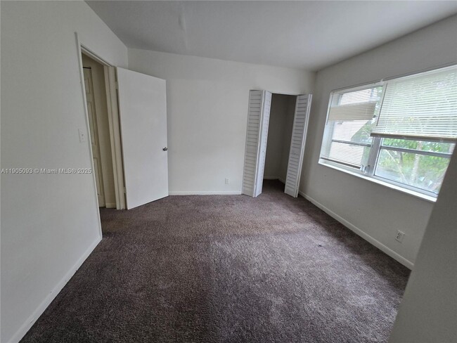 Building Photo - 1231 Seaview