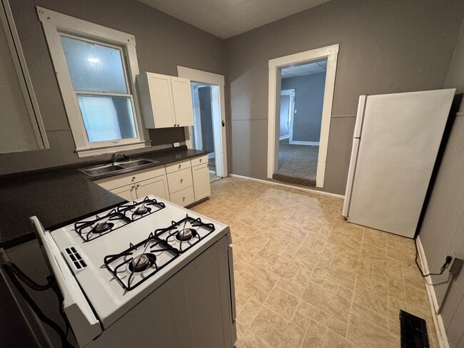 Building Photo - GREAT HOUSE ON PORTLAND AVE 2-BED 1-BATH