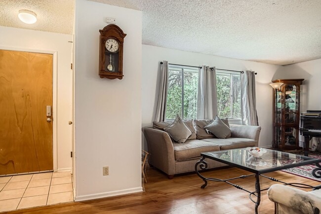 Building Photo - Piano & Pines 3 BDR Retreat