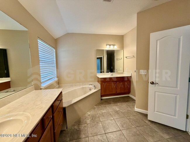 Building Photo - 1462 Scenic Oaks Dr