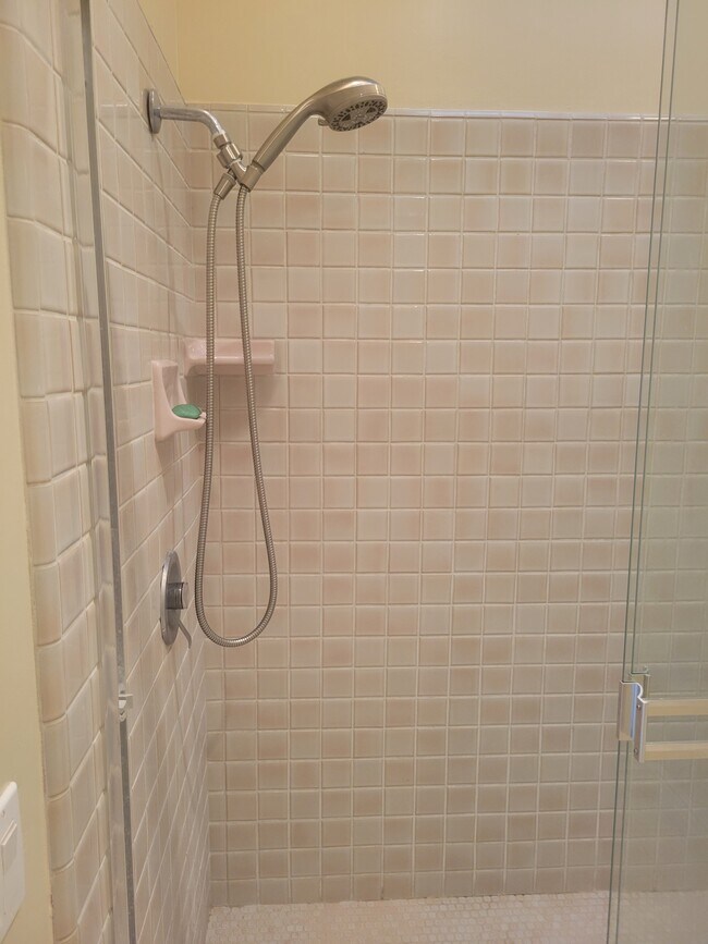 Building Photo - 3901 Stonebridge Ln