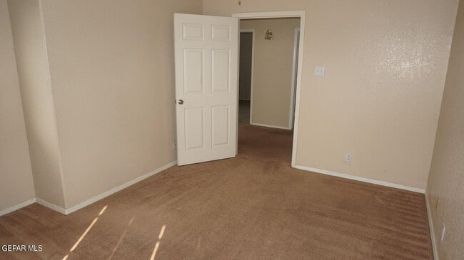 Building Photo - 1801 Garden Gate Way