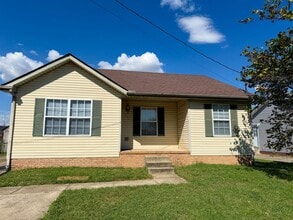 Building Photo - 3 Bedroom 2 Bathroom Home!!