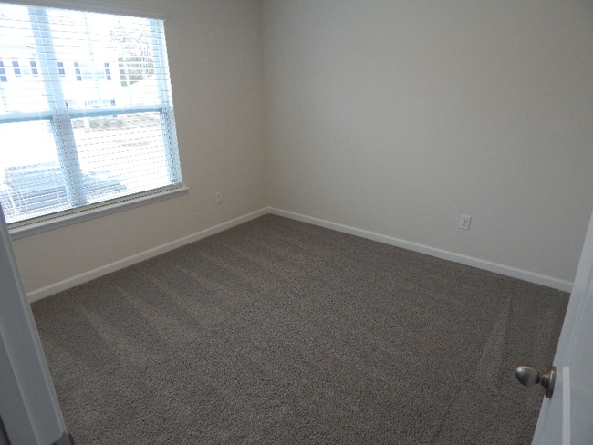 Building Photo - 736 Wolverine Ln